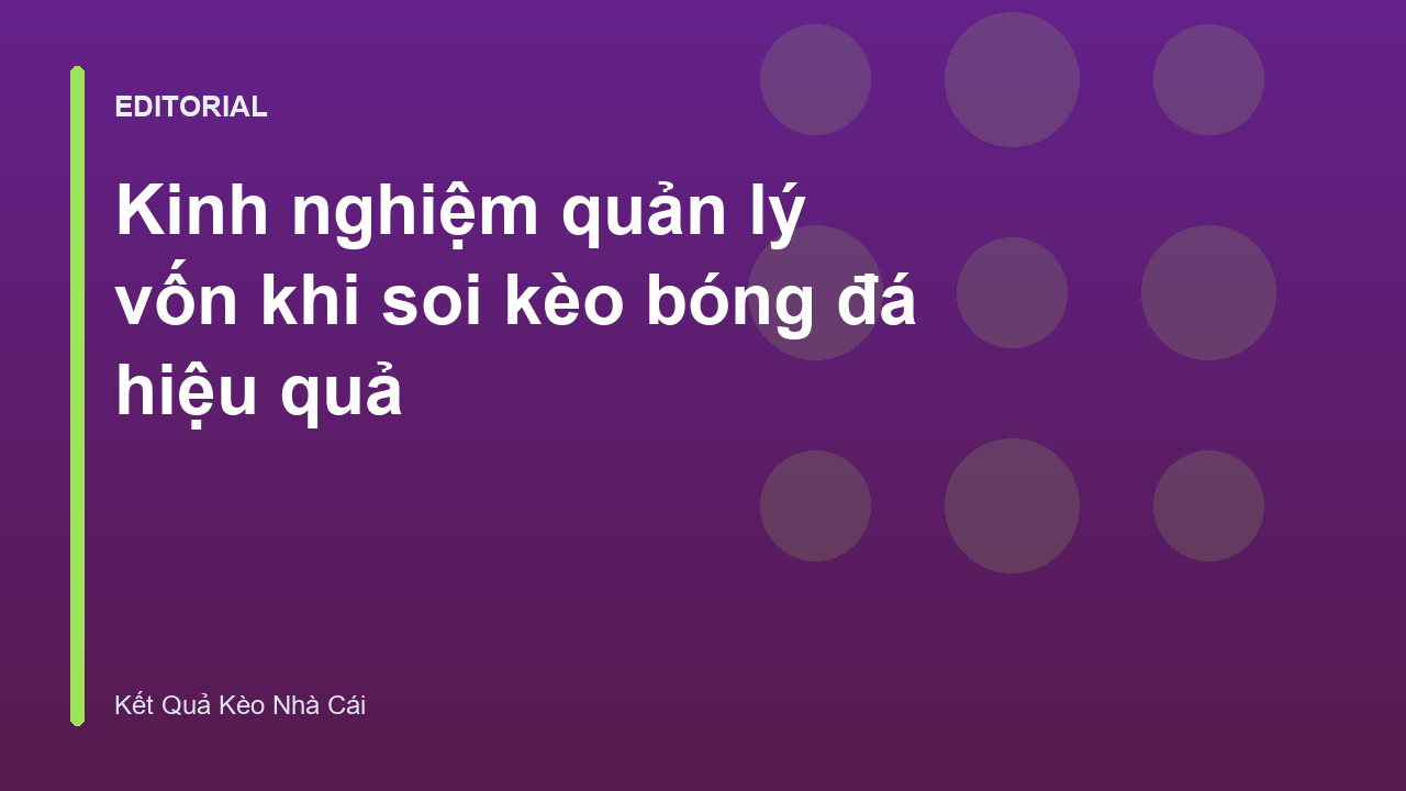 Người chơi bóng đá đang phân tích dữ liệu và quản lý tài chính